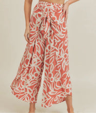 Load image into Gallery viewer, Floral Tie Front Pants
